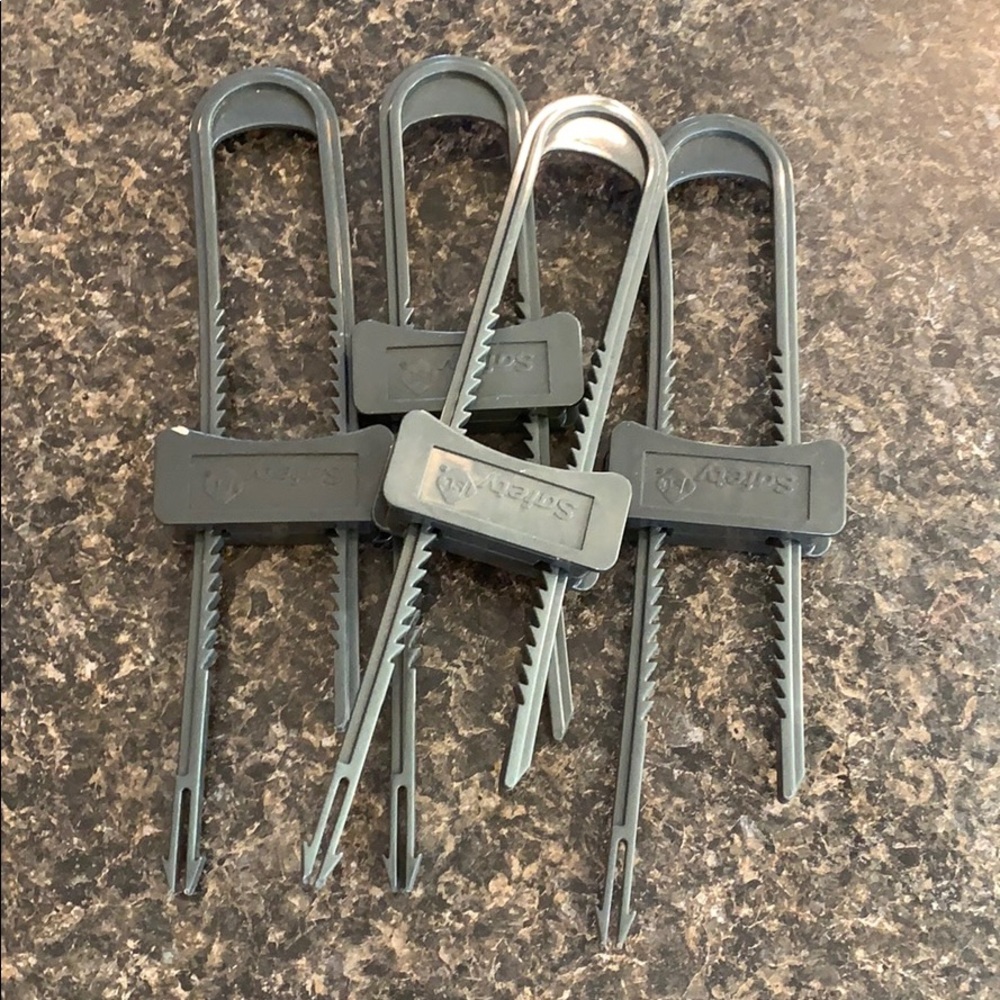 Set of 4 Safety 1st Cabinet Slide Locks